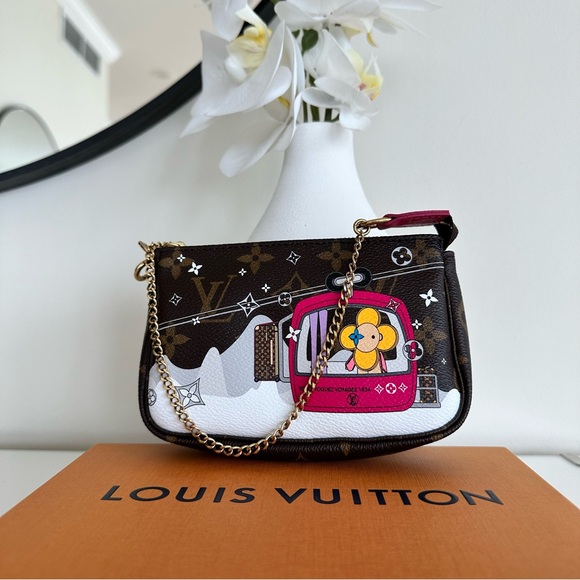 Louis Vuitton Mini Pochette Accessoires - Picture 5 of 5